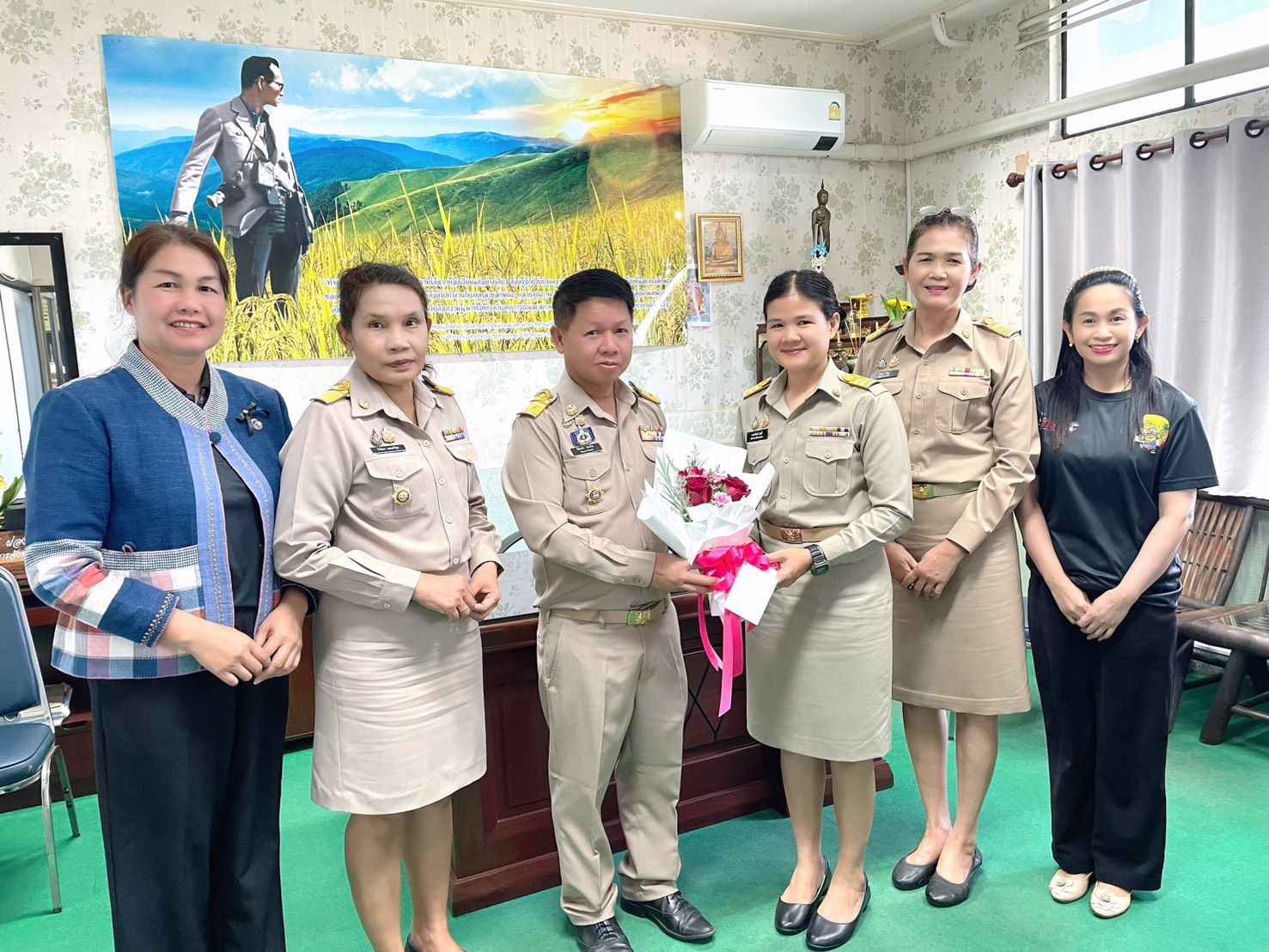 สำนักงานพัฒนาชุมชนจังหวัดอำนาจเจริญ ขอแสดงความยินดีและร่วมต้อนรับข้าราชการบรรจุใหม่ (พัฒนากร รุ่นที่ 133) ที่เดินทางมาปฏิบัติหน้าที่ สังกัดสำนักงานพัฒนาชุมชนจังหวัดอำนาจเจริญ จำนวน 1 ราย คือนางสาวธารารัตน์ บุตรี นักวิชาการพัฒนาชุมชนปฏิบัติการ