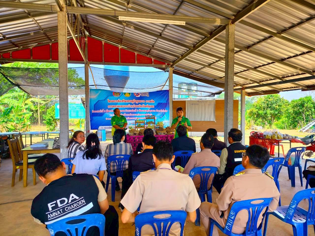 พช.อำนาจเจริญ  นำคณะอนุกรรมการขับเคลื่อนการพัฒนาเศรษฐกิจฐานรากและประชารัฐจังหวัดอำนาจเจริญ  ในคณะทำงานขับเคลื่อนด้านการเกษตร ลงพื้นที่ด้านการเกษตร