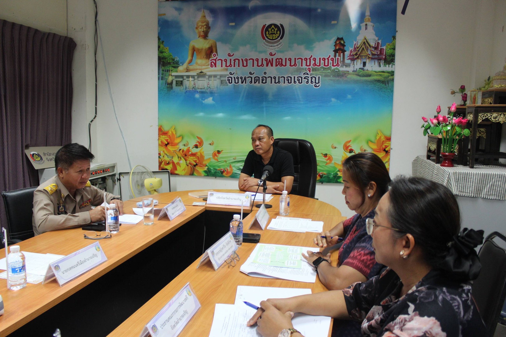 จังหวัดอำนาจเจริญ : ประชุมคณะทำงานด้านการประดิษฐ์ดอกไม้จันทน์