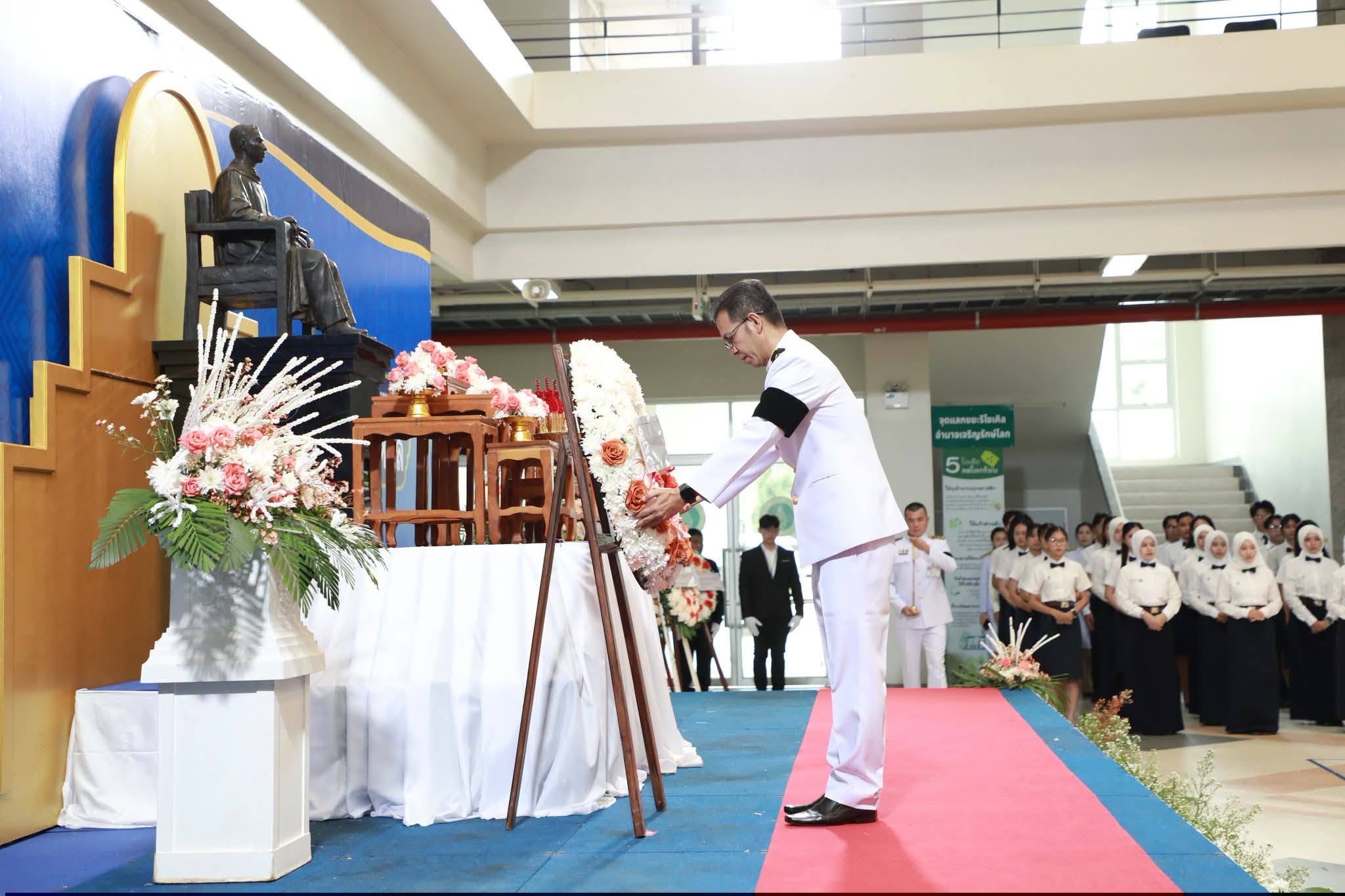 พช.อำนาจเจริญ : ร่วมพิธีวางพวงมาลาถวายสักการะ เนื่องในวันคล้ายวันสวรรคตของสมเด็จพระมหิตลาธิเบศร อดุลยเดชวิกรม พระบรมราชชนก “วันมหิดล” พระบิดาแห่งการแพทย์แผนปัจจุบันของไทย ประจำปี 2569
