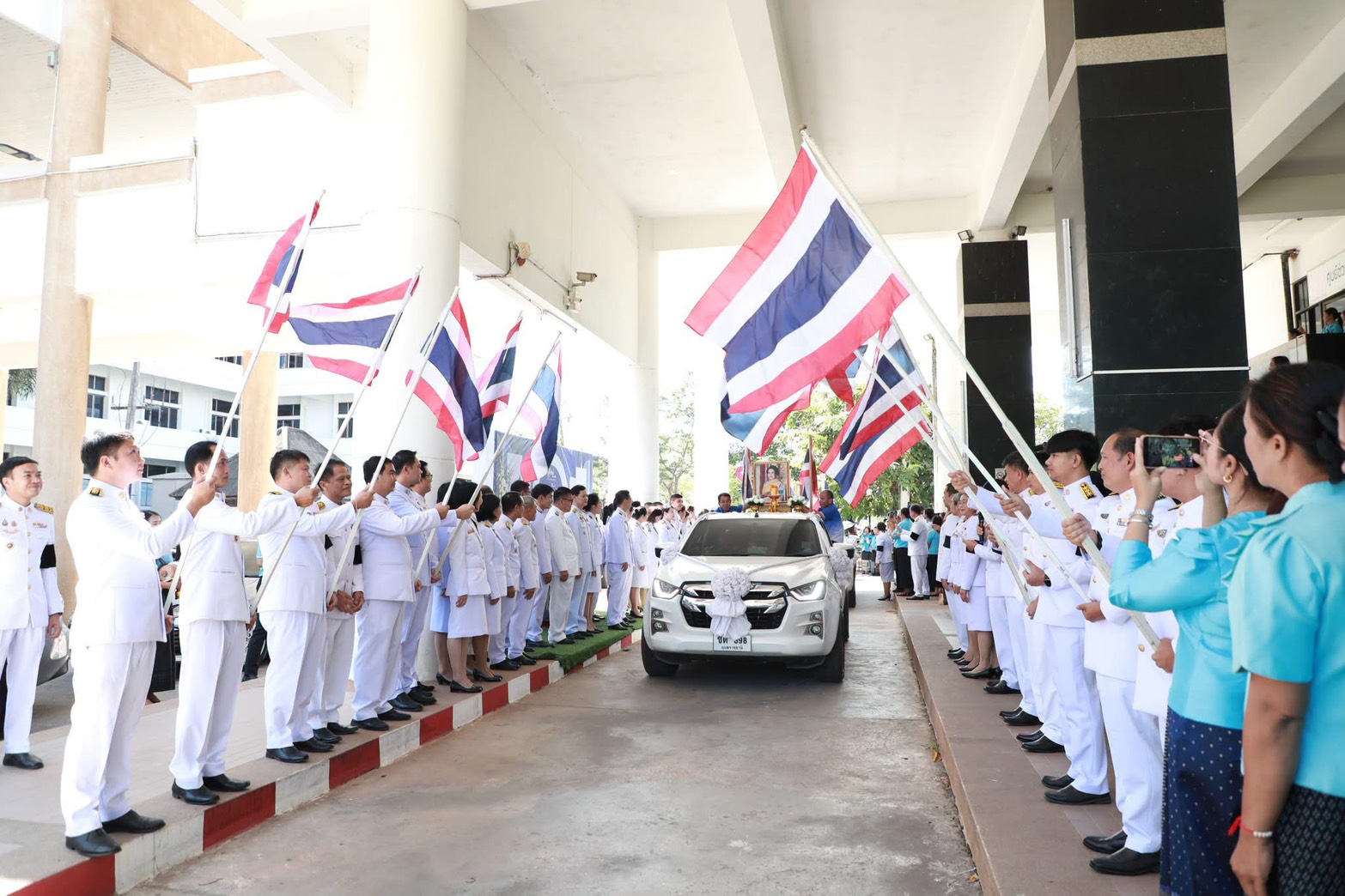 จังหวัดอำนาจเจริญ มอบเงินพระราชทานขวัญถุงกองทุนแม่ของแผ่นดิน สานพลังชุมชนเข้มแข็ง มุ่งแก้ไขปัญหายาเสพติดอย่างยั่งยืน